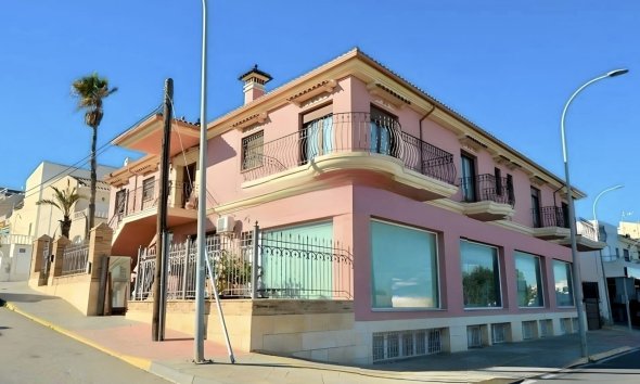Adosado - Segunda mano - San Miguel de Salinas -
                Inland