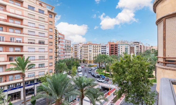 Apartament - Revânzare - Alicante -
                Centro