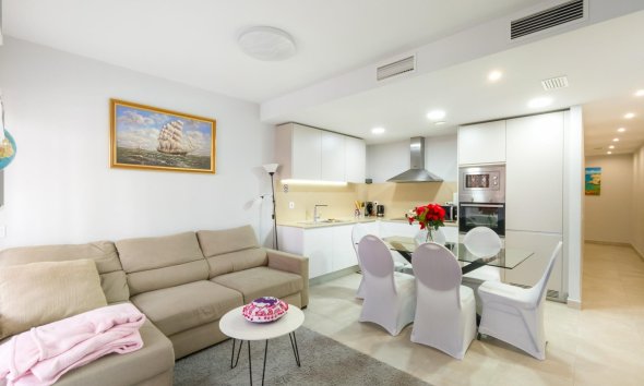 Apartament - Revânzare - Torrevieja - Estacion De Autobuses