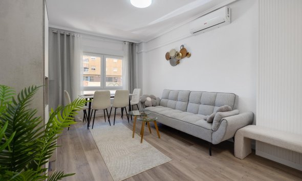 Apartament - Revânzare - Torrevieja - Estacion De Autobuses