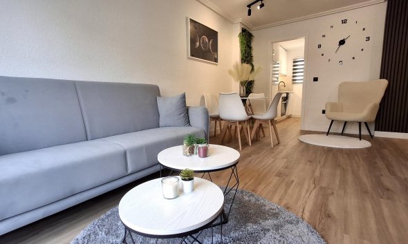 Apartament - Revânzare - Torrevieja - Estacion De Autobuses