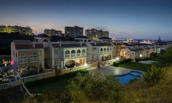 Apartament - Revânzare - Torrevieja -
                La Mata