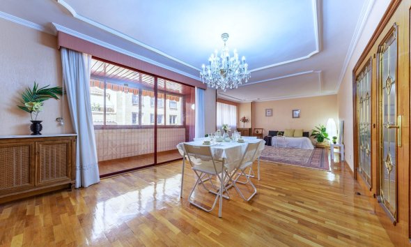 Apartamento - Segunda mano - Alicante -
                Centro