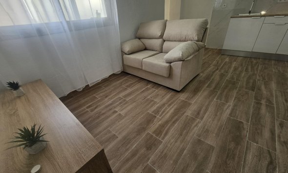 Apartamento - Segunda mano - Alicante -
                Los ángeles
