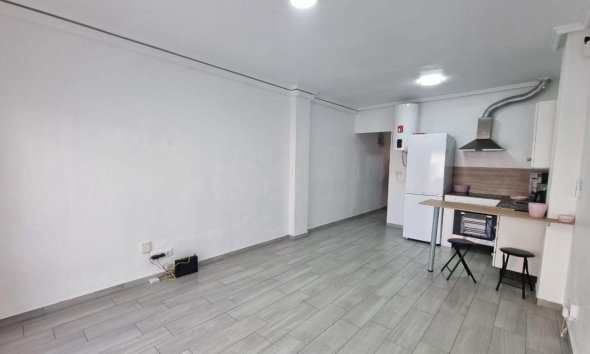Apartamento - Segunda mano - Torrevieja -
                Centro