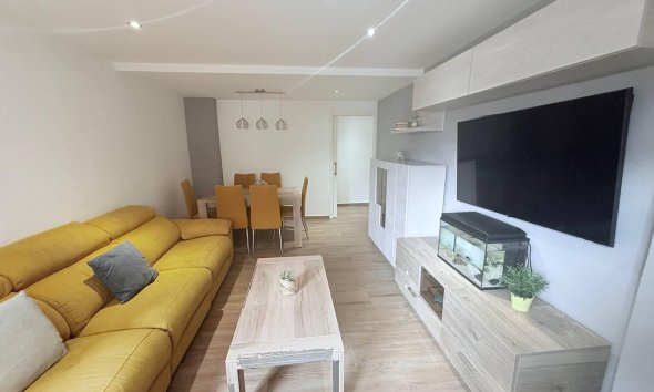 Apartamento - Segunda mano - Torrevieja -
                Centro