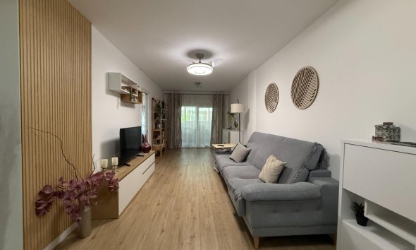 Apartamento - Segunda mano - Torrevieja -
                Centro