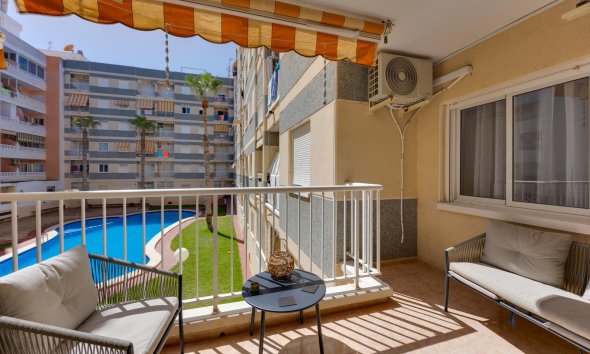Apartamento - Segunda mano - Torrevieja -
                Centro