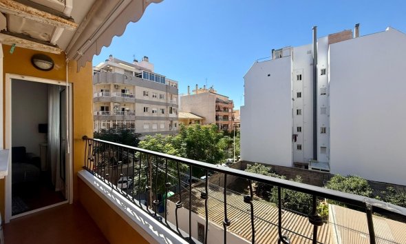 Apartamento - Segunda mano - Torrevieja -
                Centro