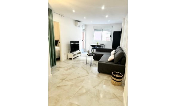 Apartamento - Segunda mano - Torrevieja - Centro
