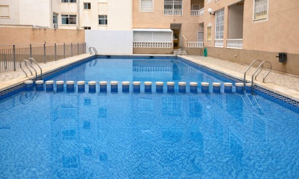 Apartamento - Segunda mano - Torrevieja -
                Habaneras