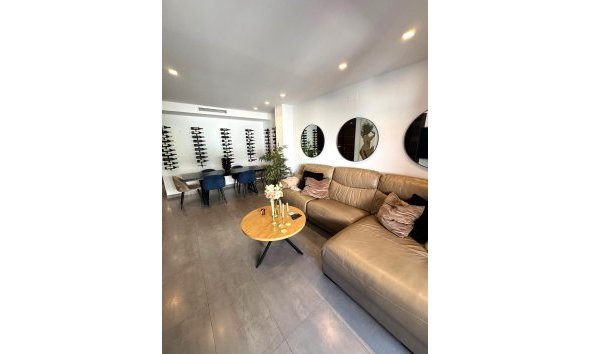 Apartment - Resale - Torrevieja -
                Centro