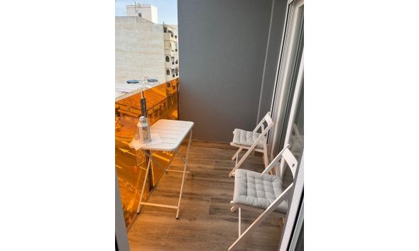 Apartment - Resale - Torrevieja -
                Centro