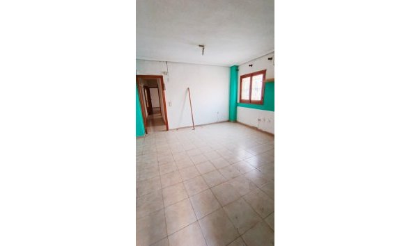 Apartment - Resale - Torrevieja -
                Centro
