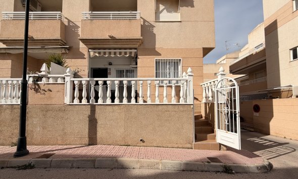 Appartement - Revente - Torrevieja -
                Urb. Calas Blancas III