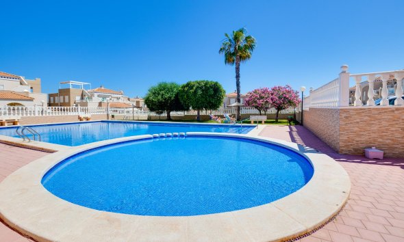 Bungalow - Segunda mano - Torrevieja -
                Aguas Nuevas 1