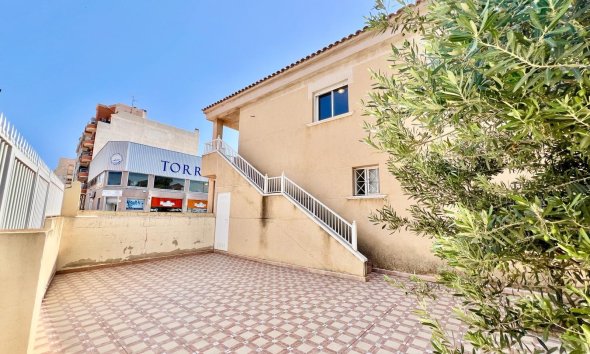 Bungalow - Segunda mano - Torrevieja -
                Centro