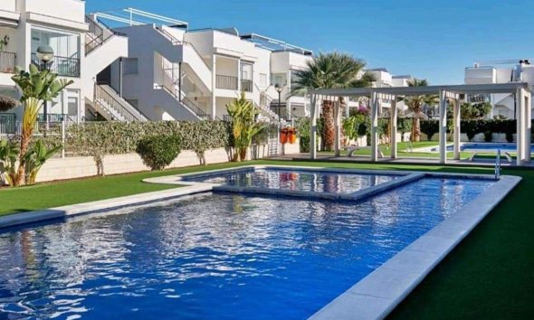Bungalow - Segunda mano - Torrevieja -
                Parque Acuático - Sector 25