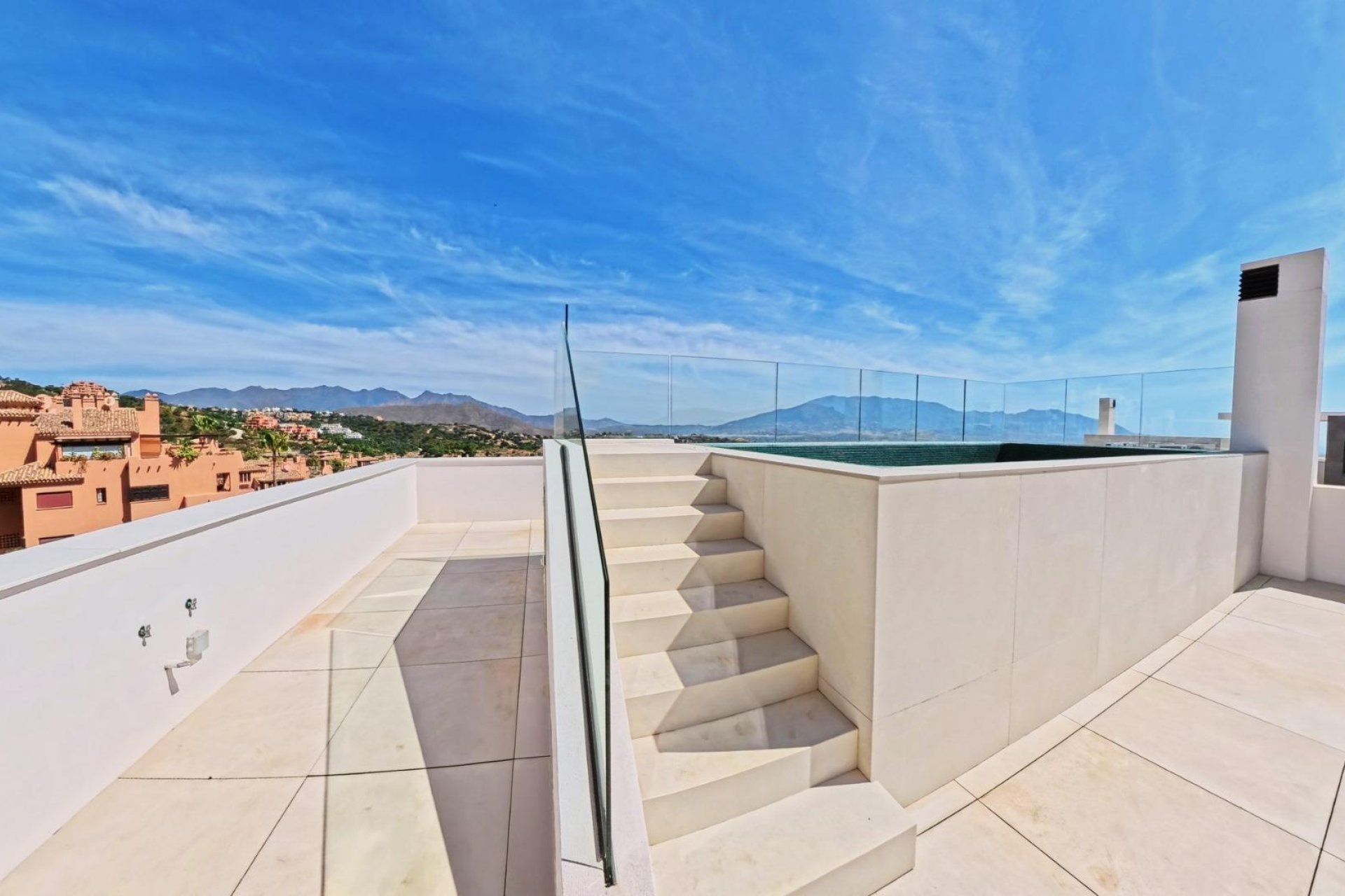 Construcție nouă - Apartament -
Ojen - El Soto De Marbella