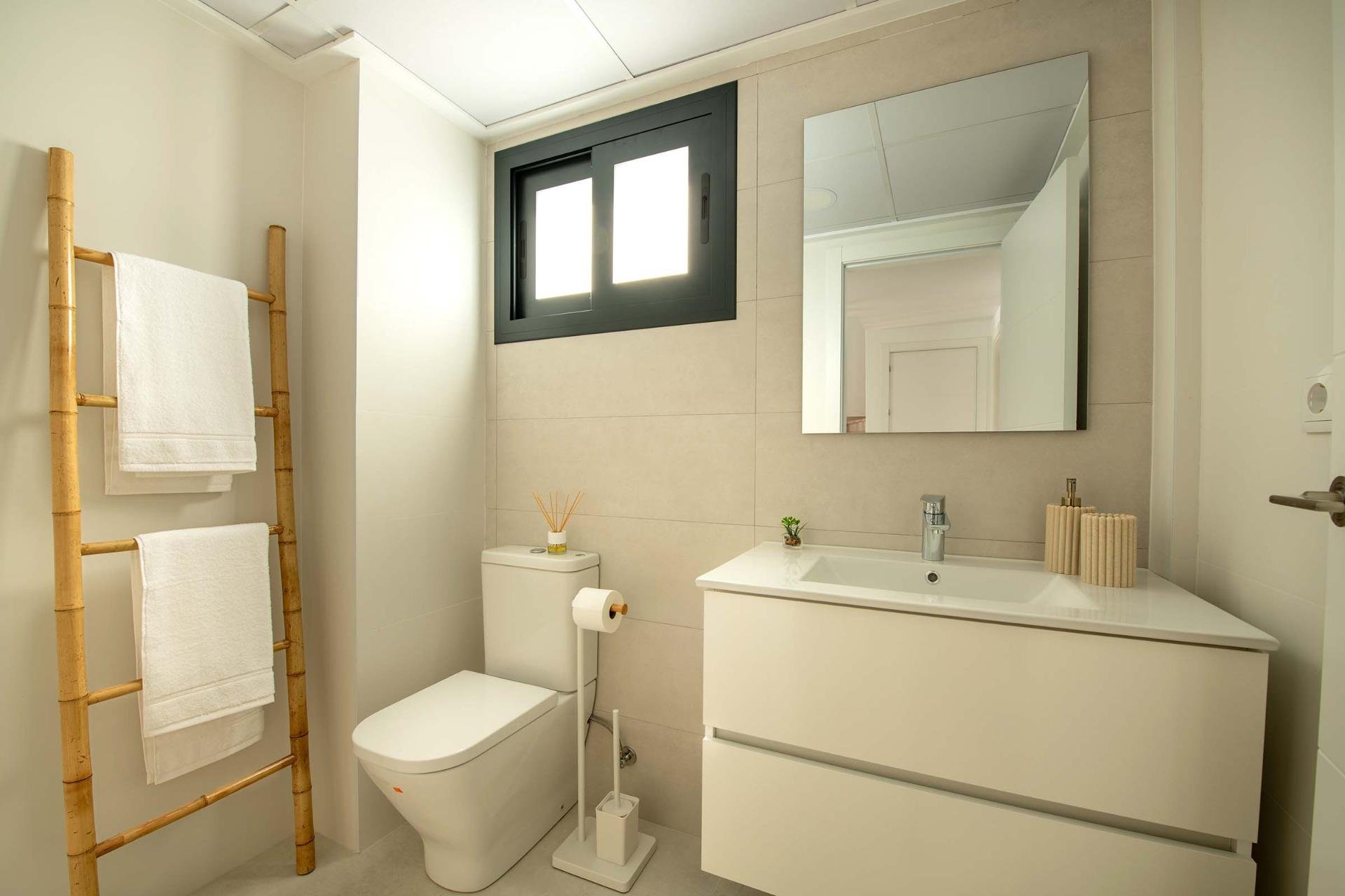 Construcție nouă - Bungalou -
Cox - San Fernando