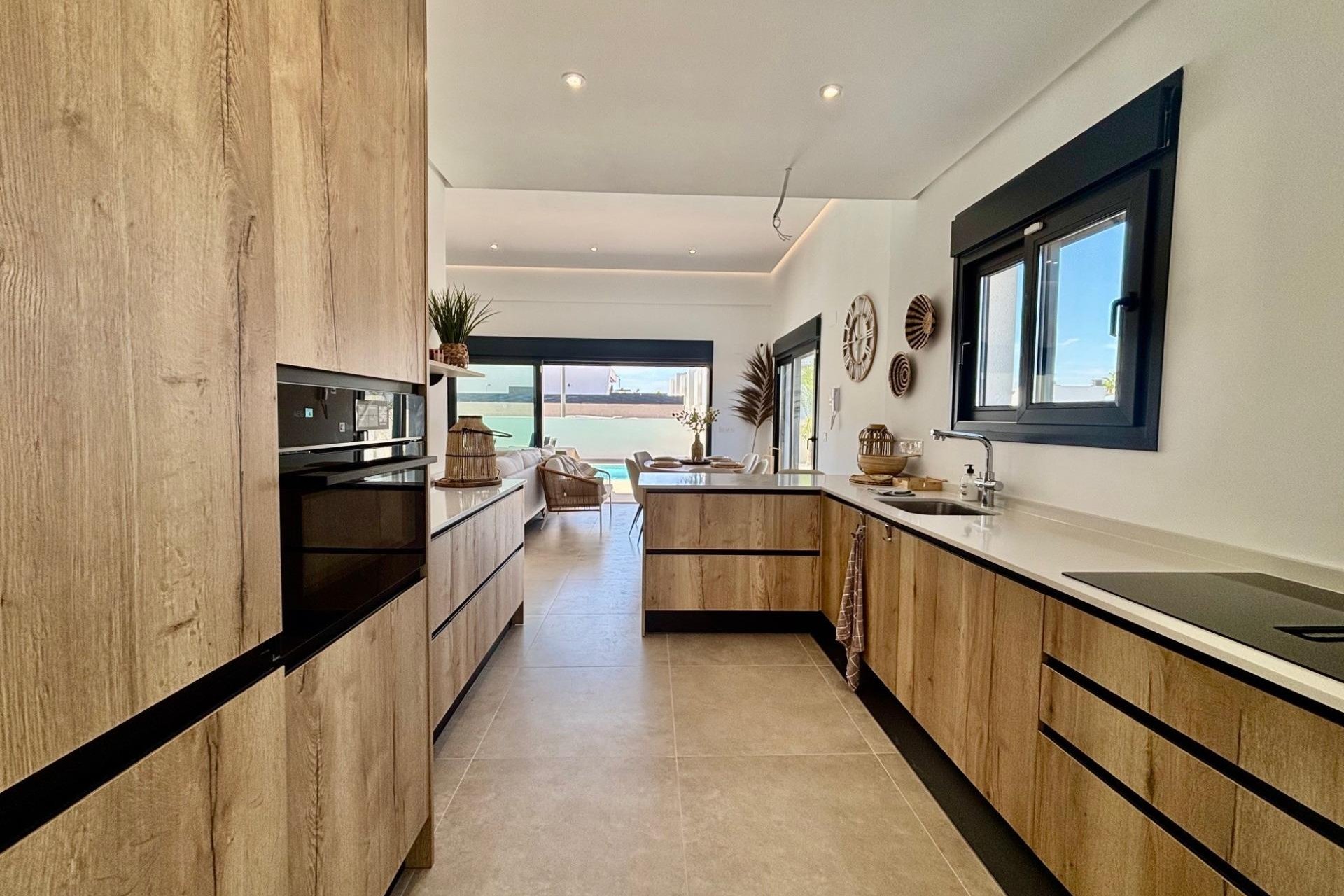 Construcție nouă - Vilă -
Rafal - polideportivo