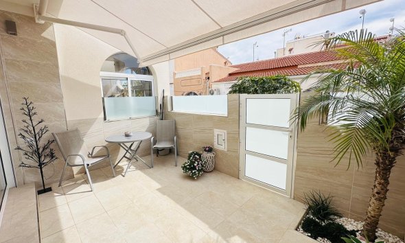 Duplex - Segunda mano - Torrevieja -
                La Siesta