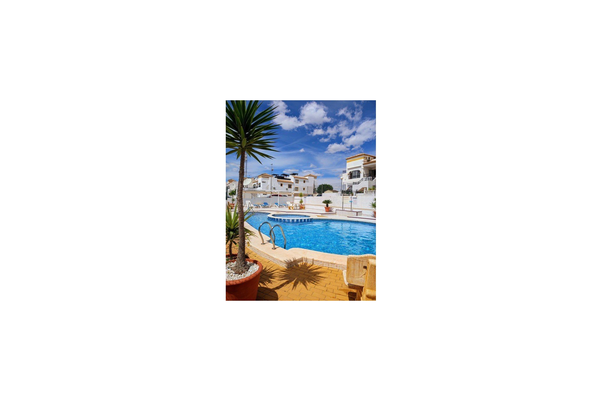 Használt Ingatlanok - Apartman -
Orihuela - Inland