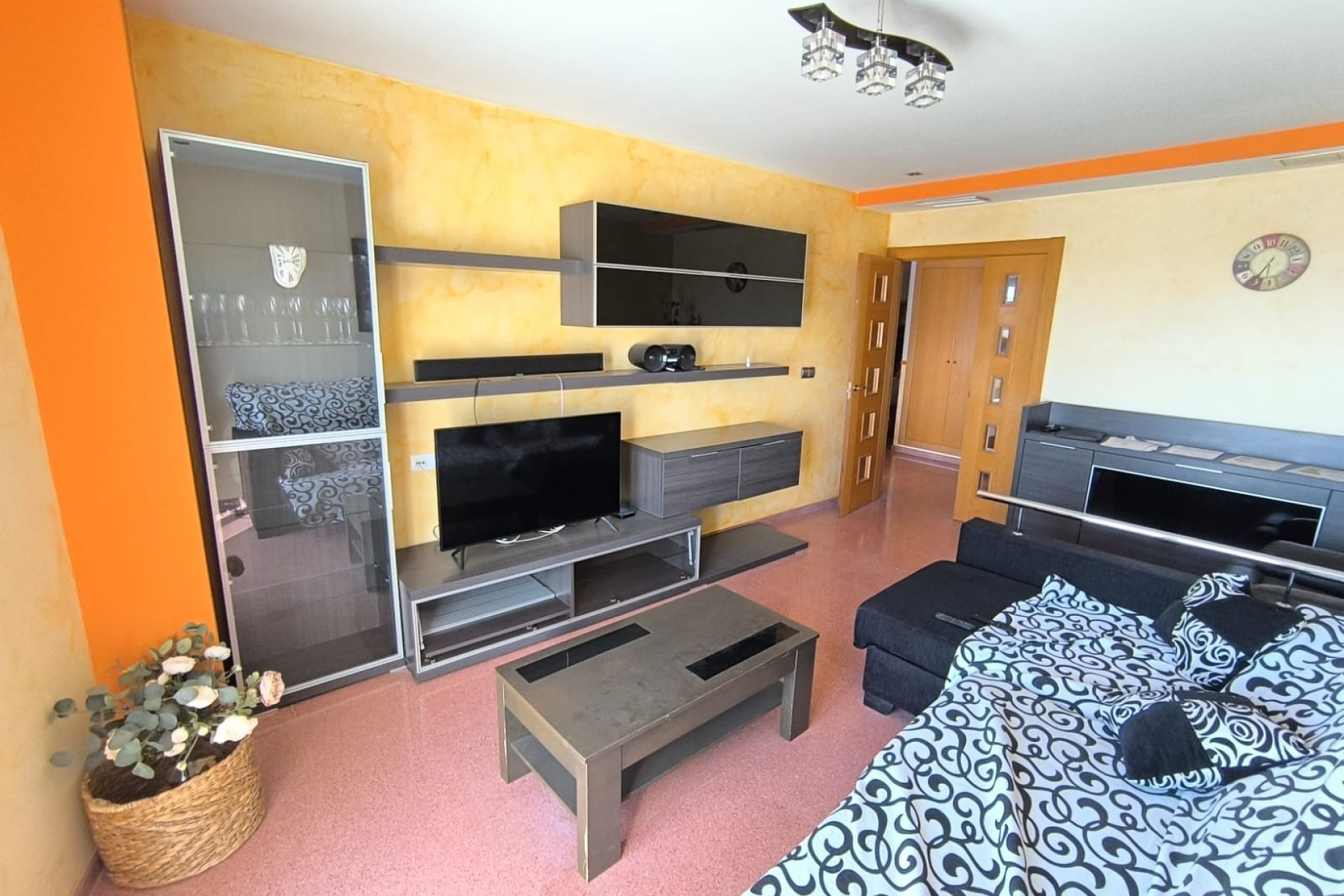 Használt Ingatlanok - Apartman -
Sax - Inland