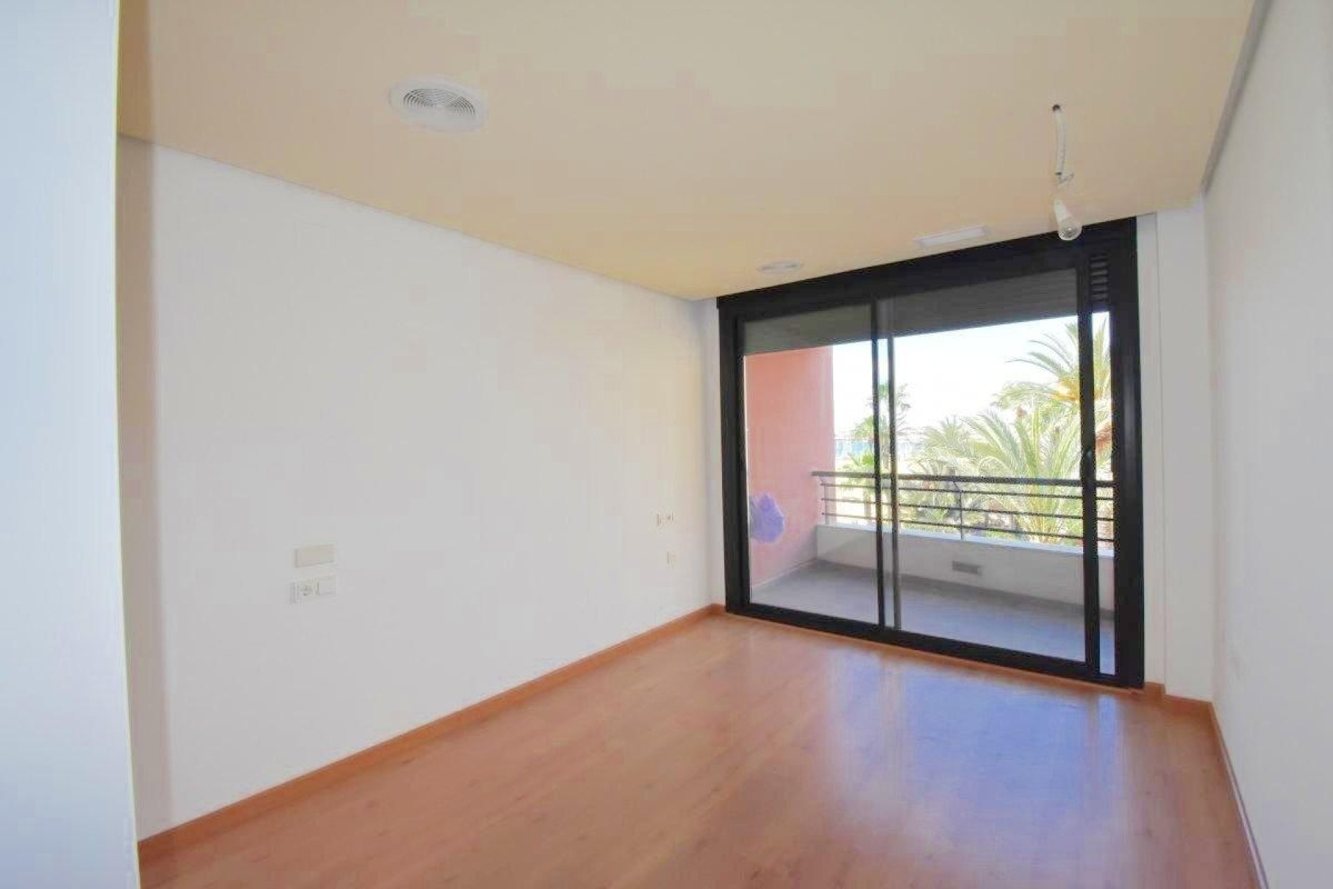 Használt Ingatlanok - Apartman -
Torrevieja - Centrum - Muelle Pesquero