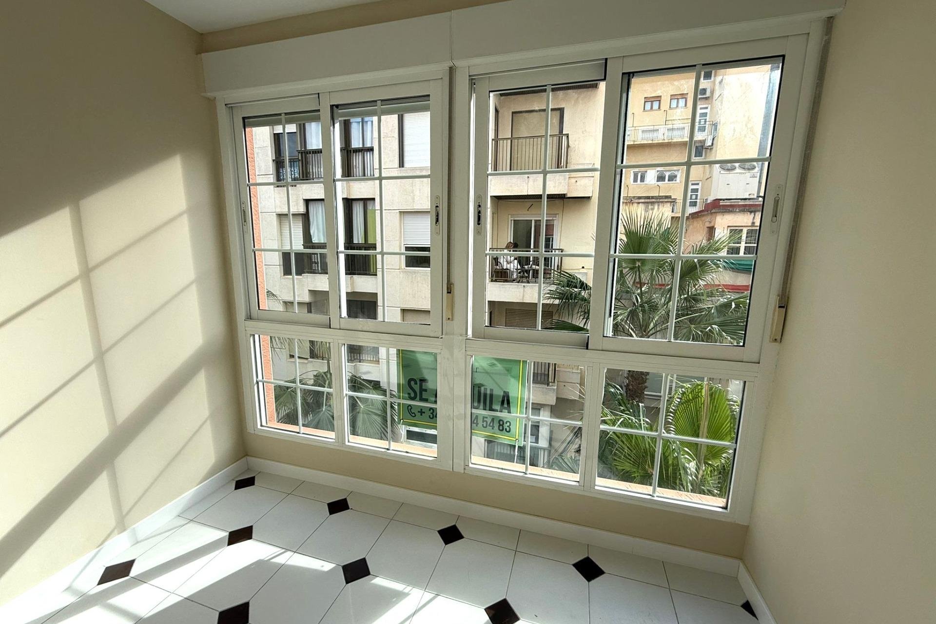 Használt Ingatlanok - Apartman -
Torrevieja - Centrum