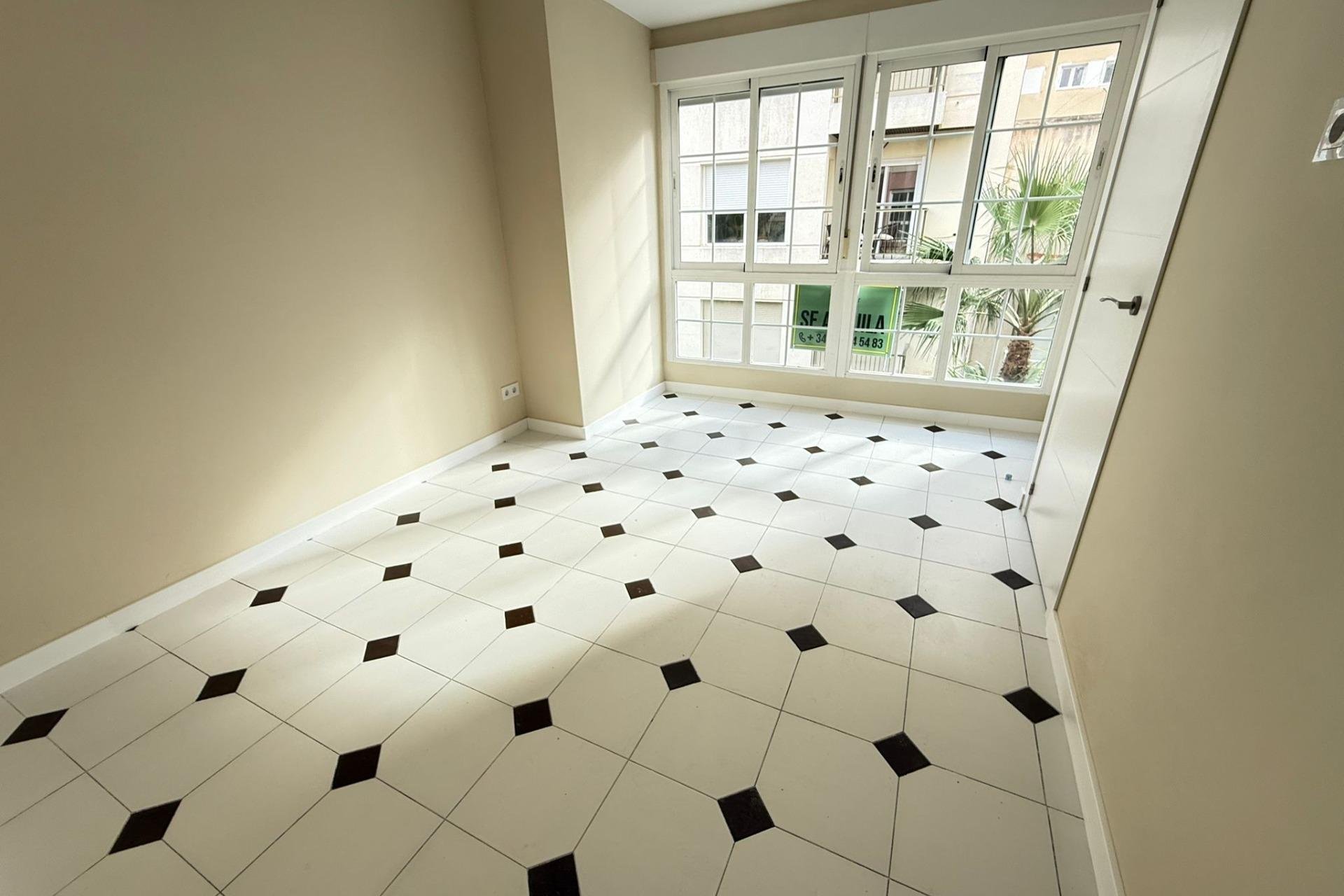 Használt Ingatlanok - Apartman -
Torrevieja - Centrum