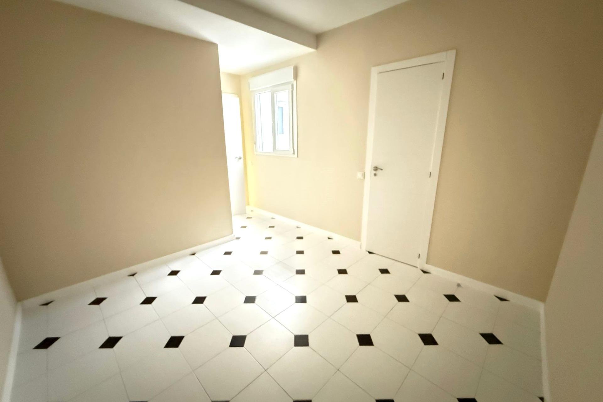 Használt Ingatlanok - Apartman -
Torrevieja - Centrum