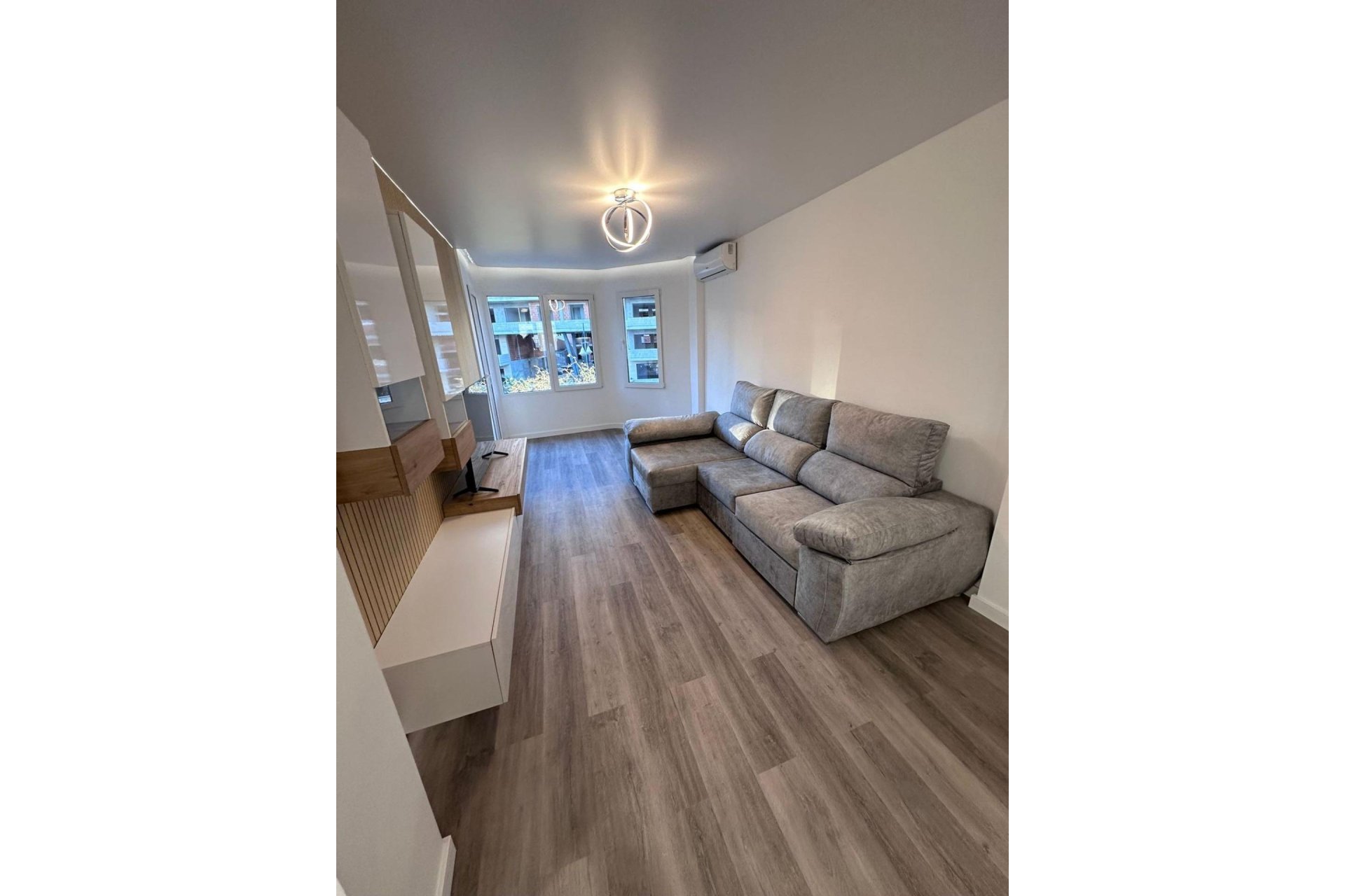 Használt Ingatlanok - Apartman -
Torrevieja - Estacion De Autobuses