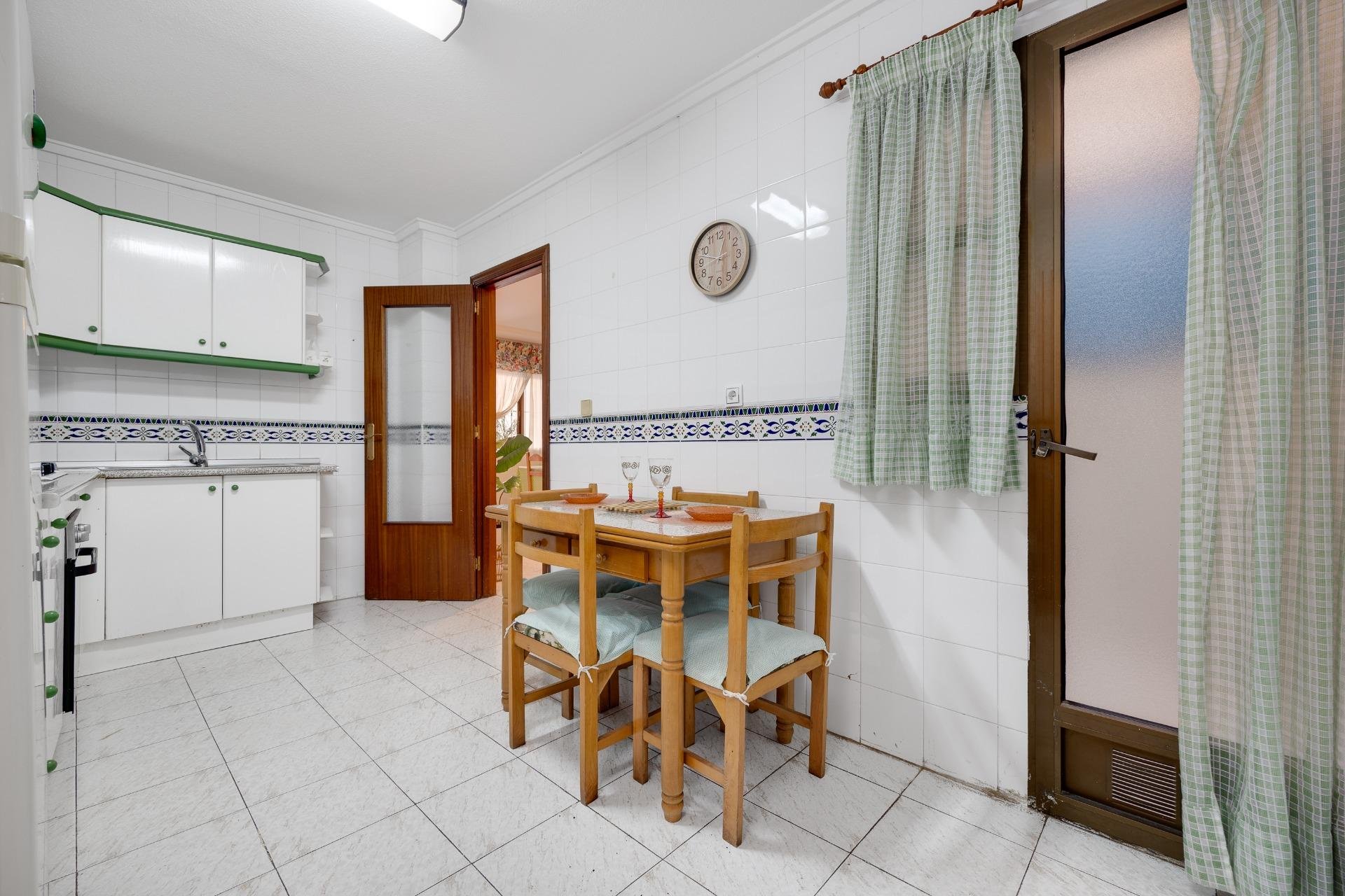 Használt Ingatlanok - Apartman -
Torrevieja - Estacion De Autobuses