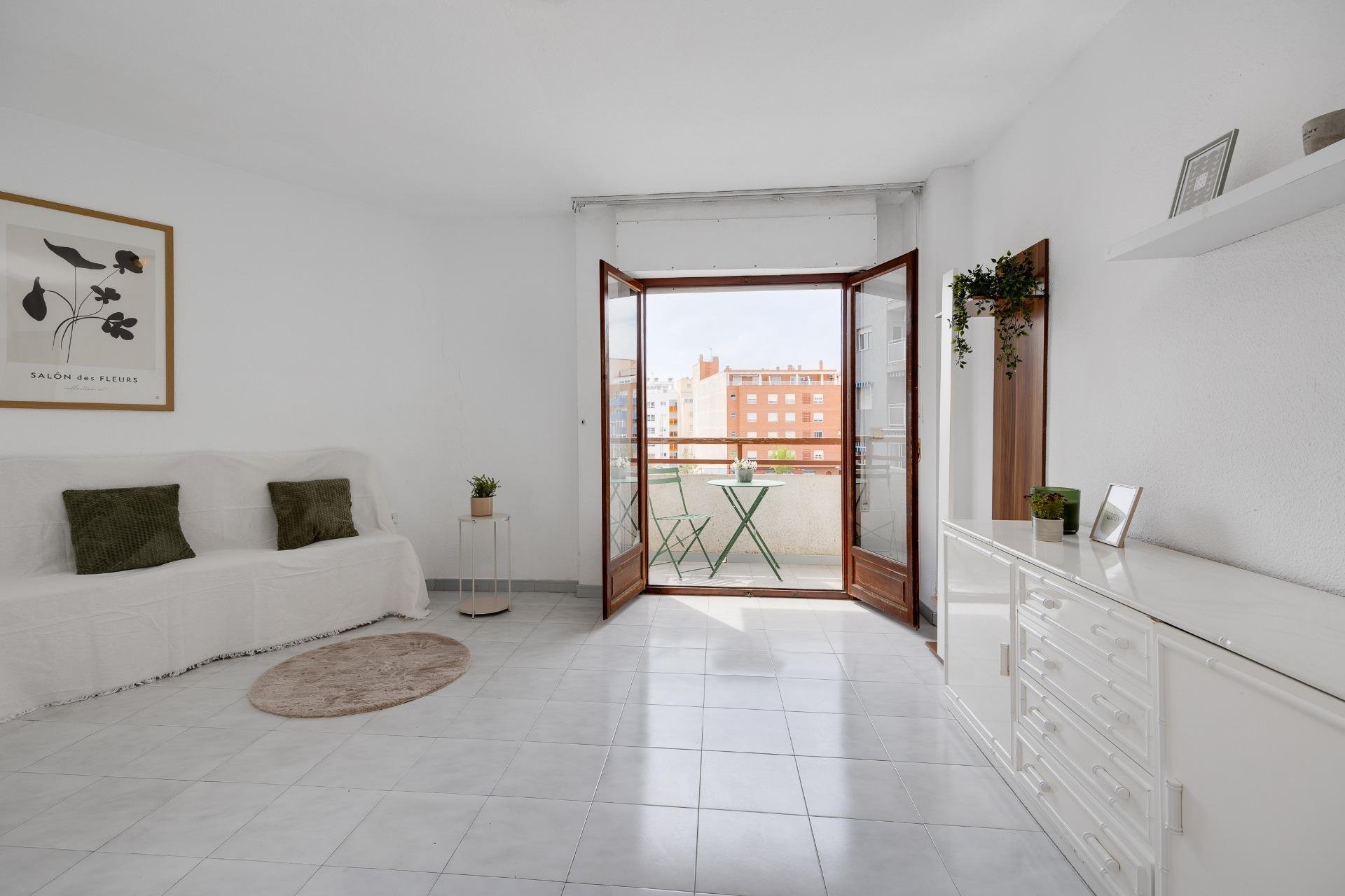 Használt Ingatlanok - Apartman -
Torrevieja - Estacion De Autobuses
