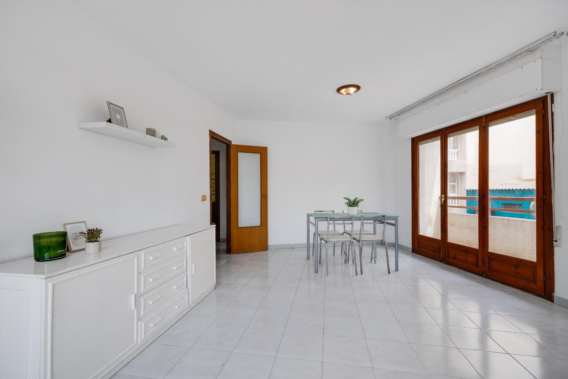 Használt Ingatlanok - Apartman -
Torrevieja - Estacion De Autobuses