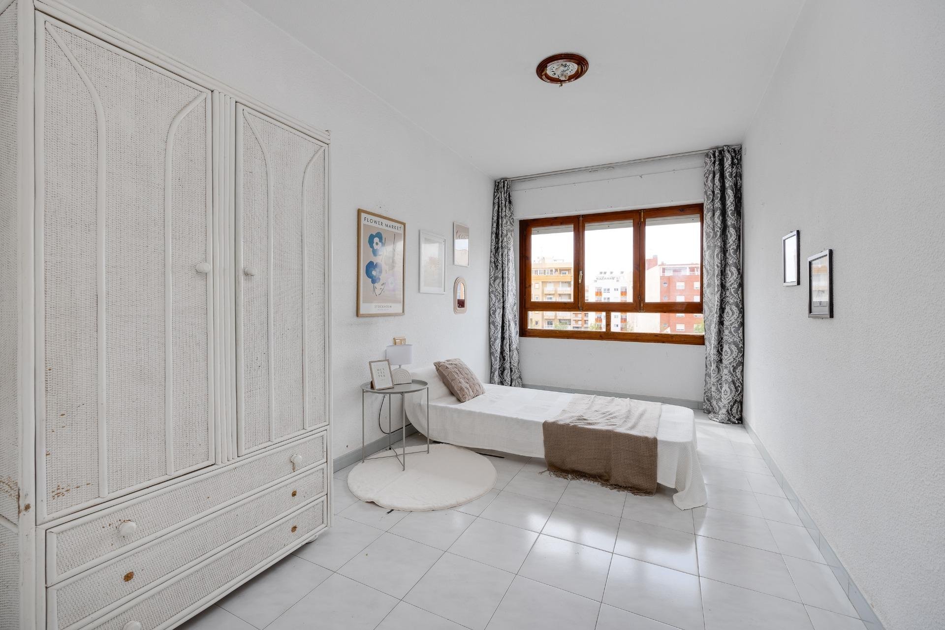 Használt Ingatlanok - Apartman -
Torrevieja - Estacion De Autobuses