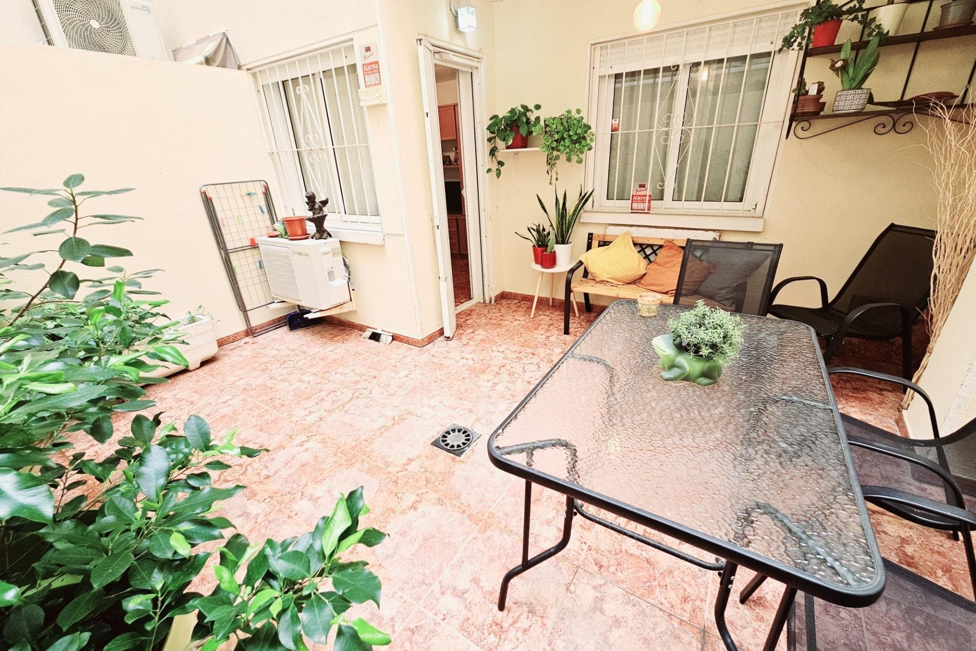 Használt Ingatlanok - Apartman -
Torrevieja - Estacion De Autobuses