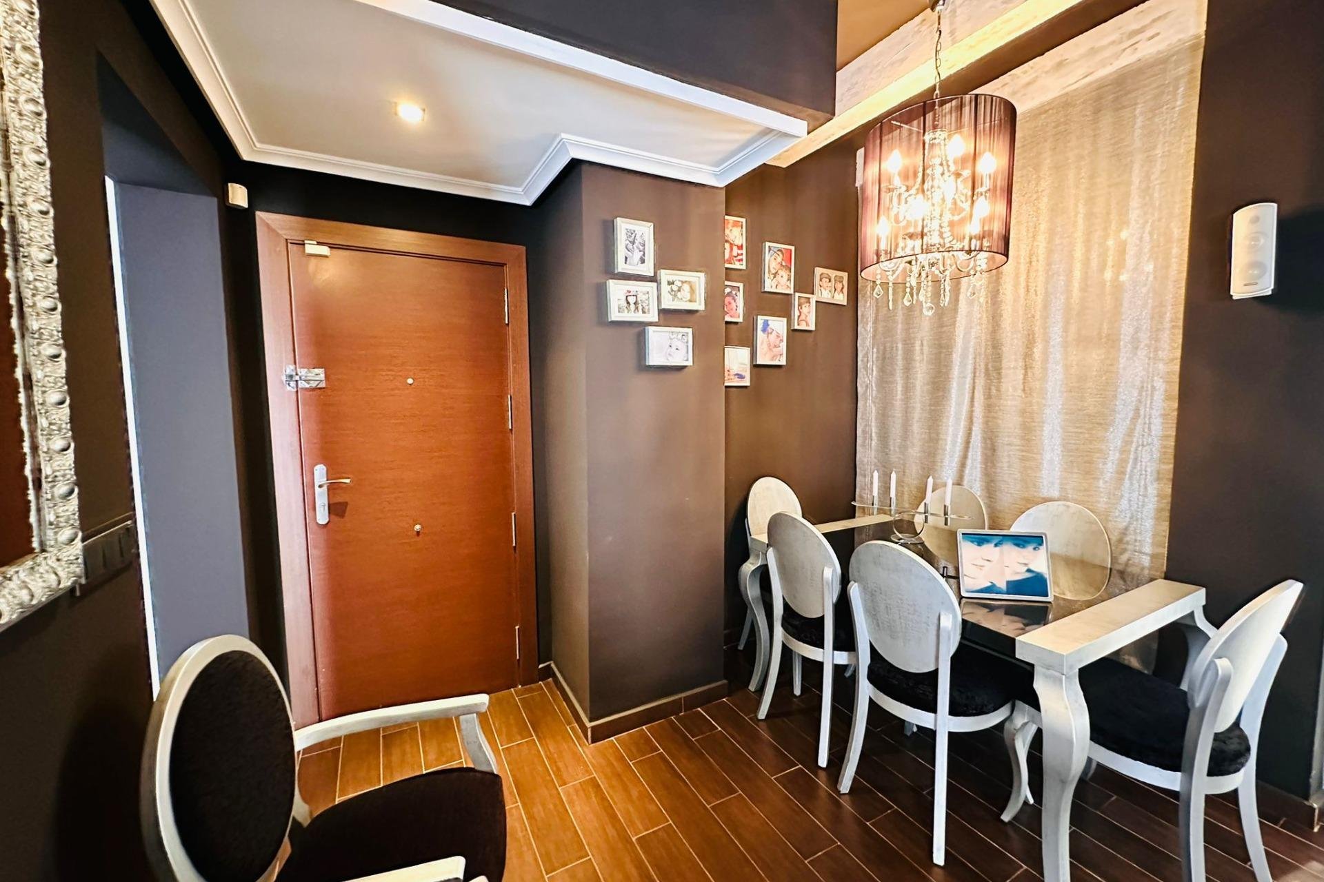 Használt Ingatlanok - Apartman -
Torrevieja - Estacion De Autobuses