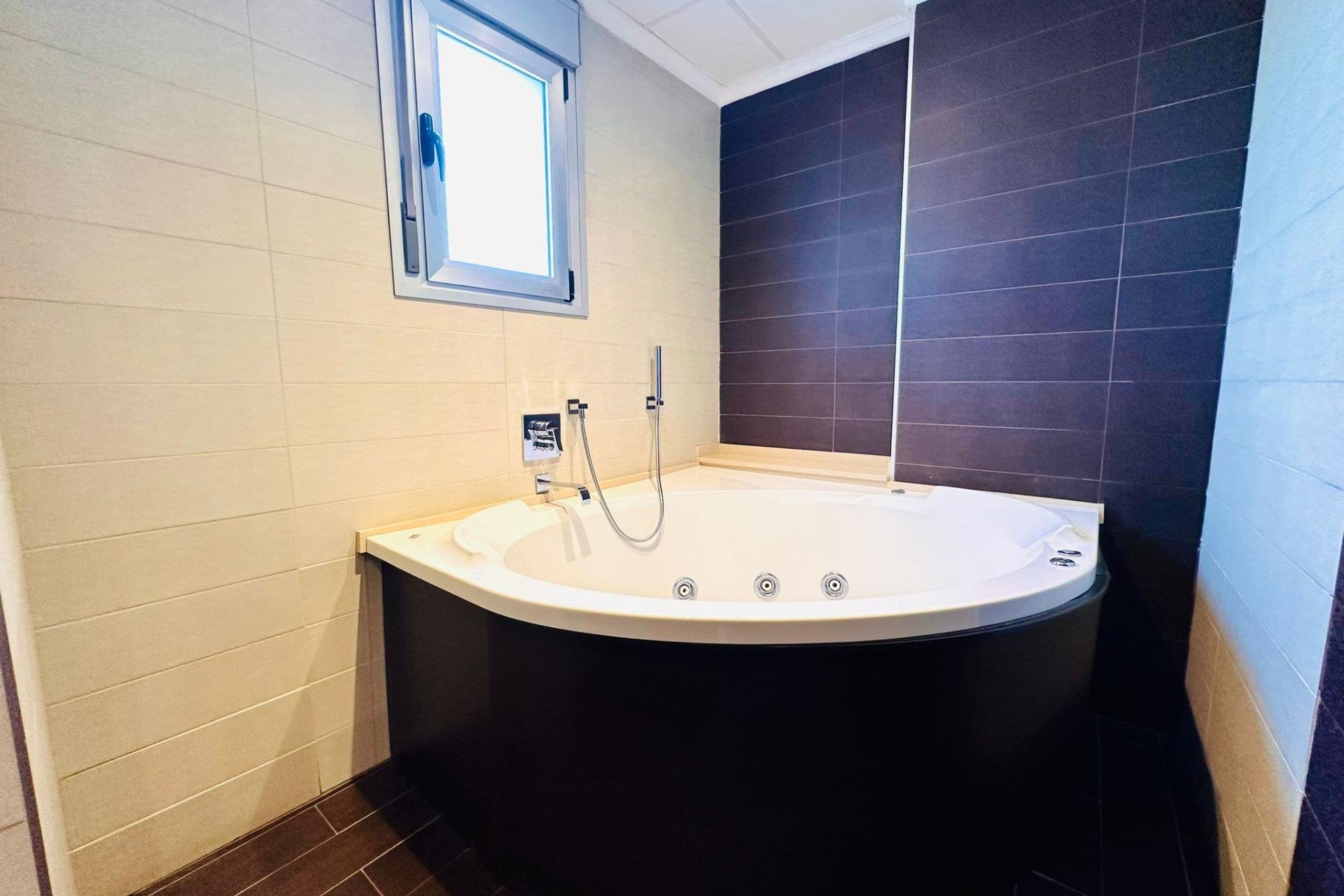 Használt Ingatlanok - Apartman -
Torrevieja - Estacion De Autobuses