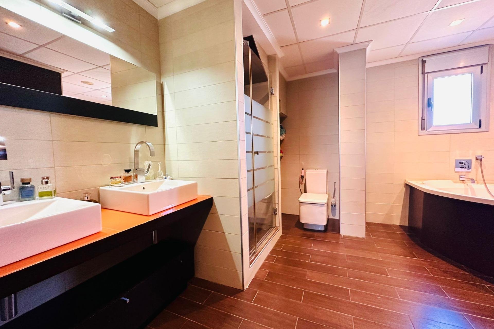 Használt Ingatlanok - Apartman -
Torrevieja - Estacion De Autobuses