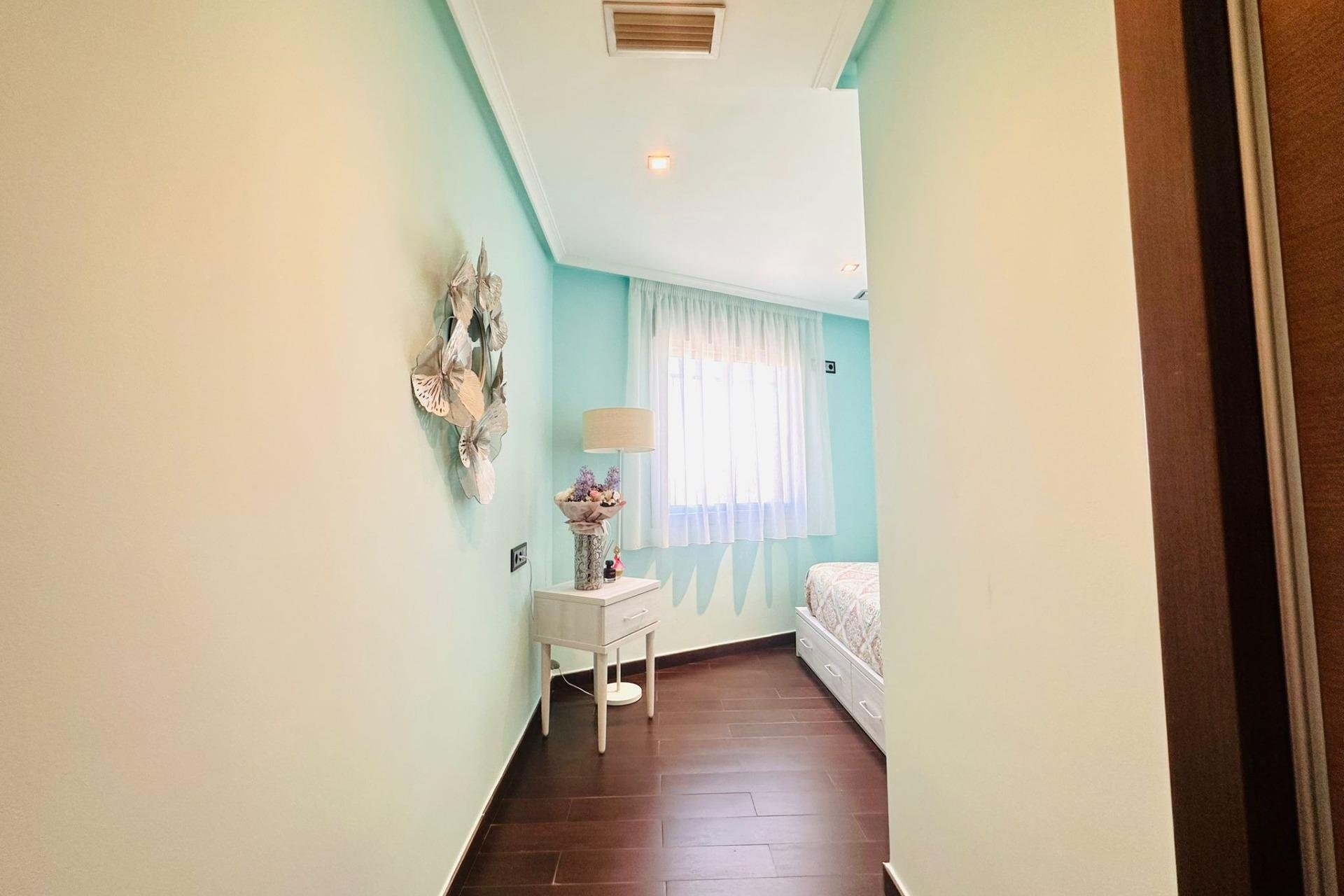 Használt Ingatlanok - Apartman -
Torrevieja - Estacion De Autobuses