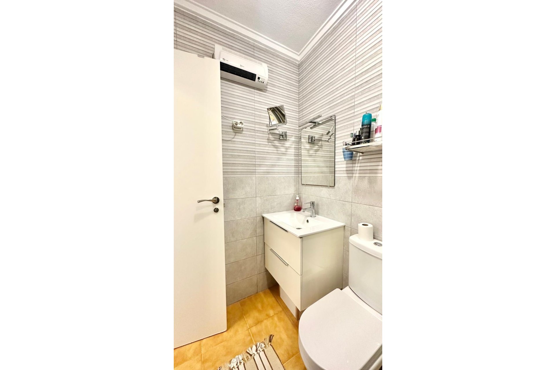 Használt Ingatlanok - Apartman -
Torrevieja - Estacion De Autobuses