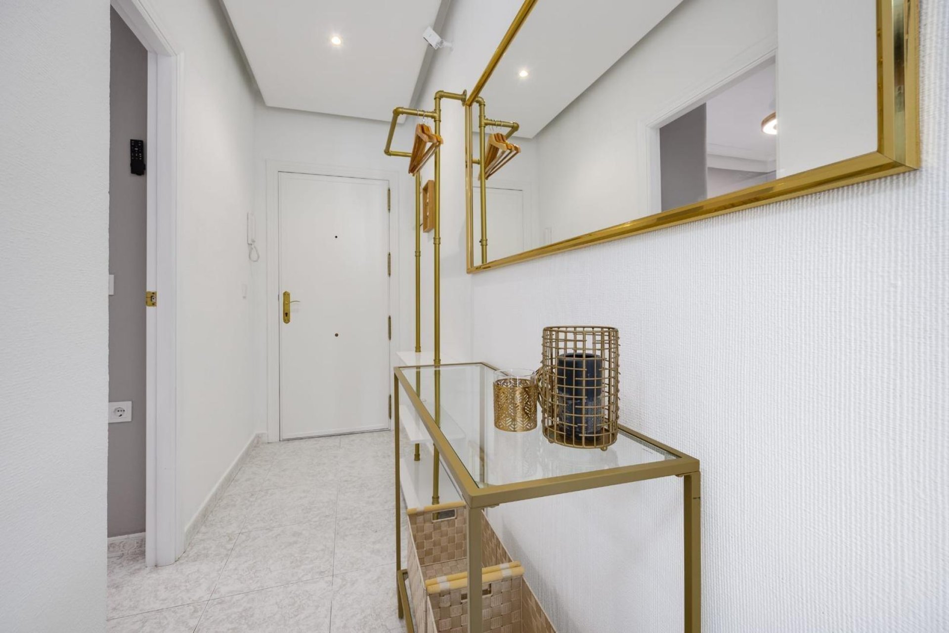 Használt Ingatlanok - Apartman -
Torrevieja - Estacion De Autobuses