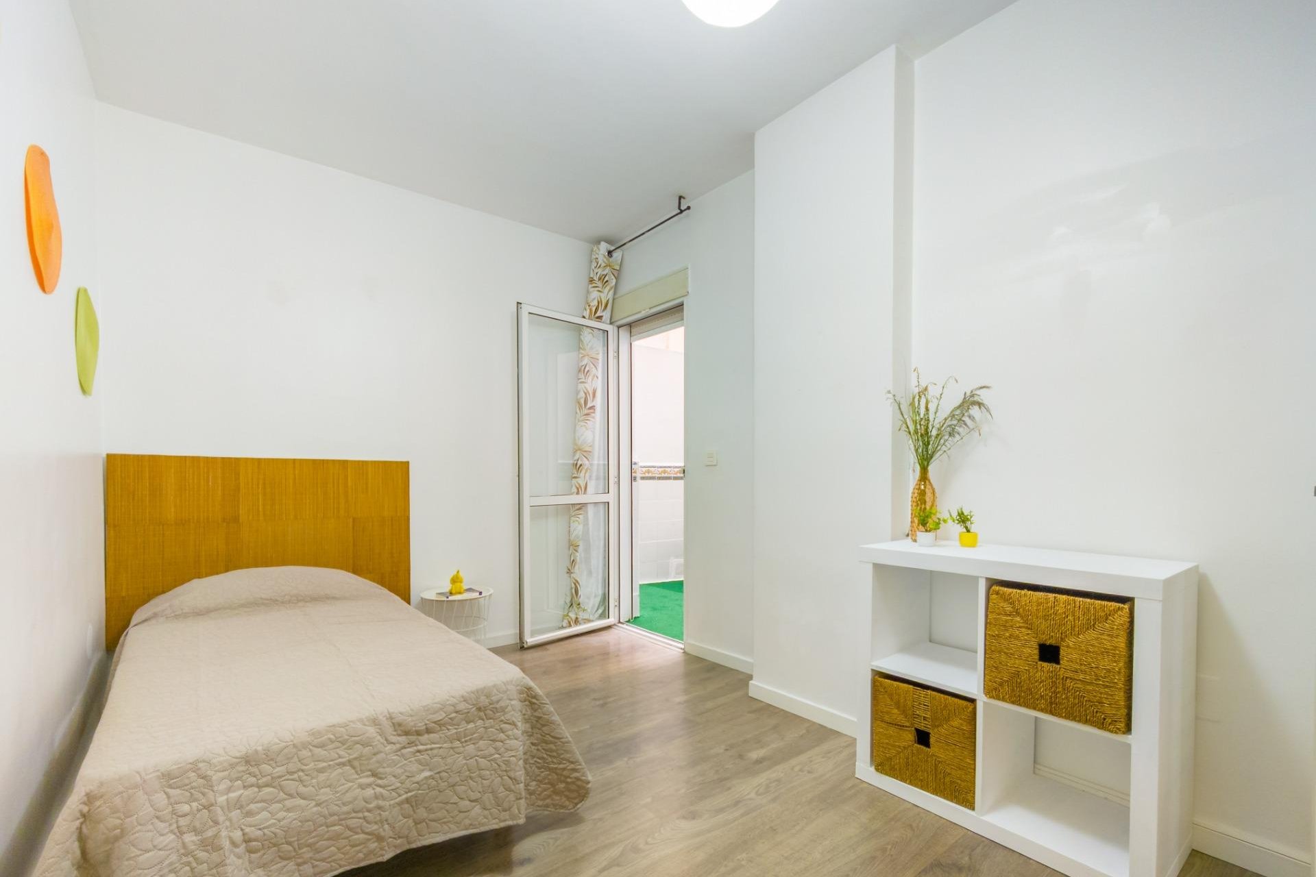 Használt Ingatlanok - Apartman -
Torrevieja - Estacion De Autobuses