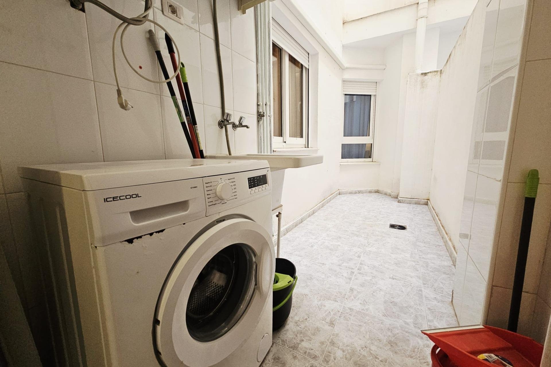 Használt Ingatlanok - Apartman -
Torrevieja - Estacion De Autobuses