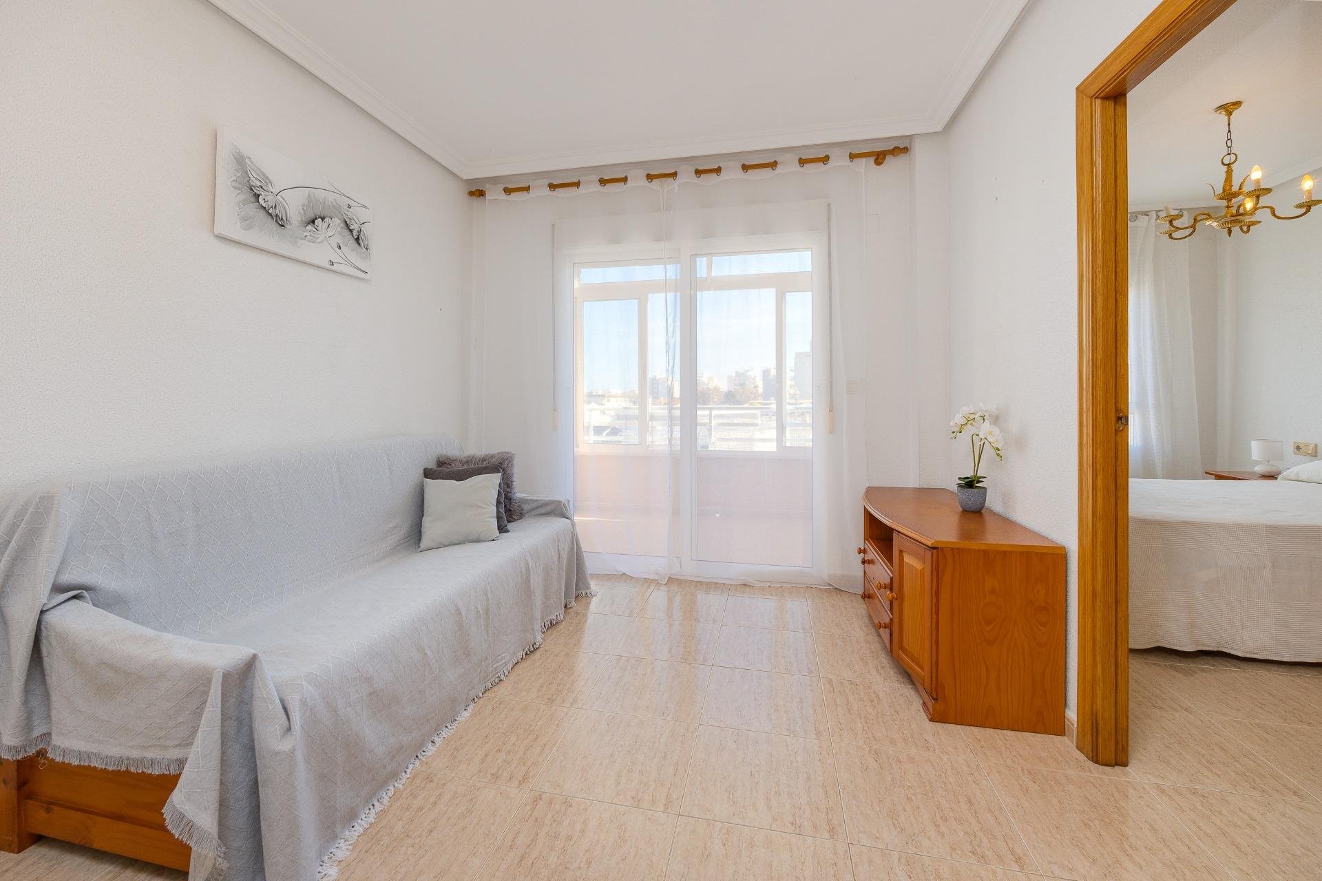 Használt Ingatlanok - Apartman -
Torrevieja - Estacion De Autobuses