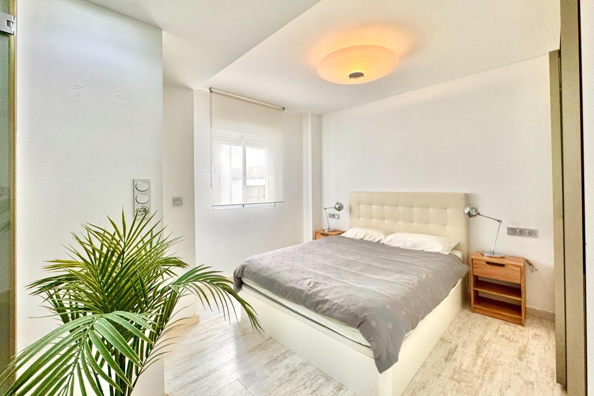 Használt Ingatlanok - Apartman -
Torrevieja - Estacion De Autobuses