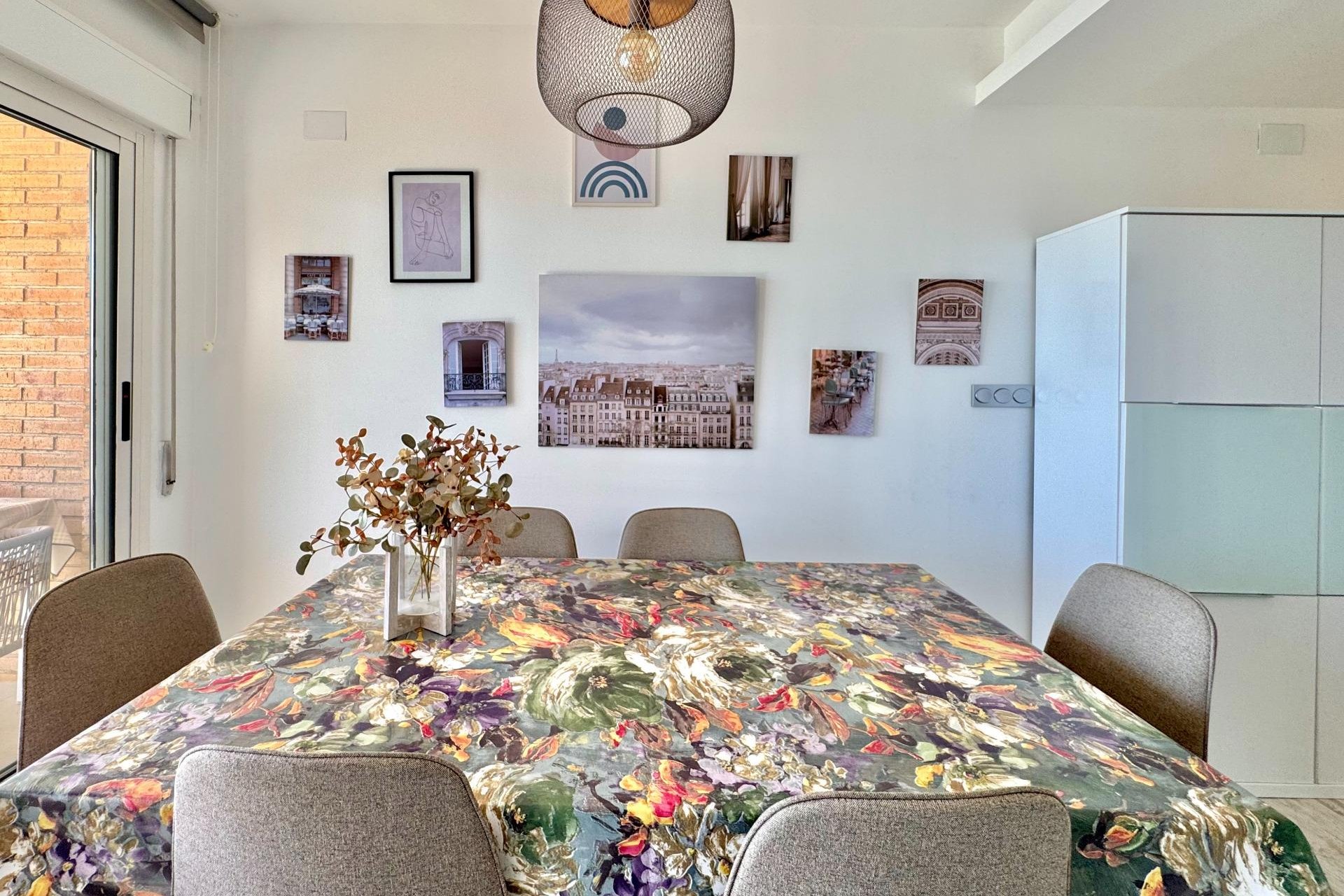 Használt Ingatlanok - Apartman -
Torrevieja - Estacion De Autobuses