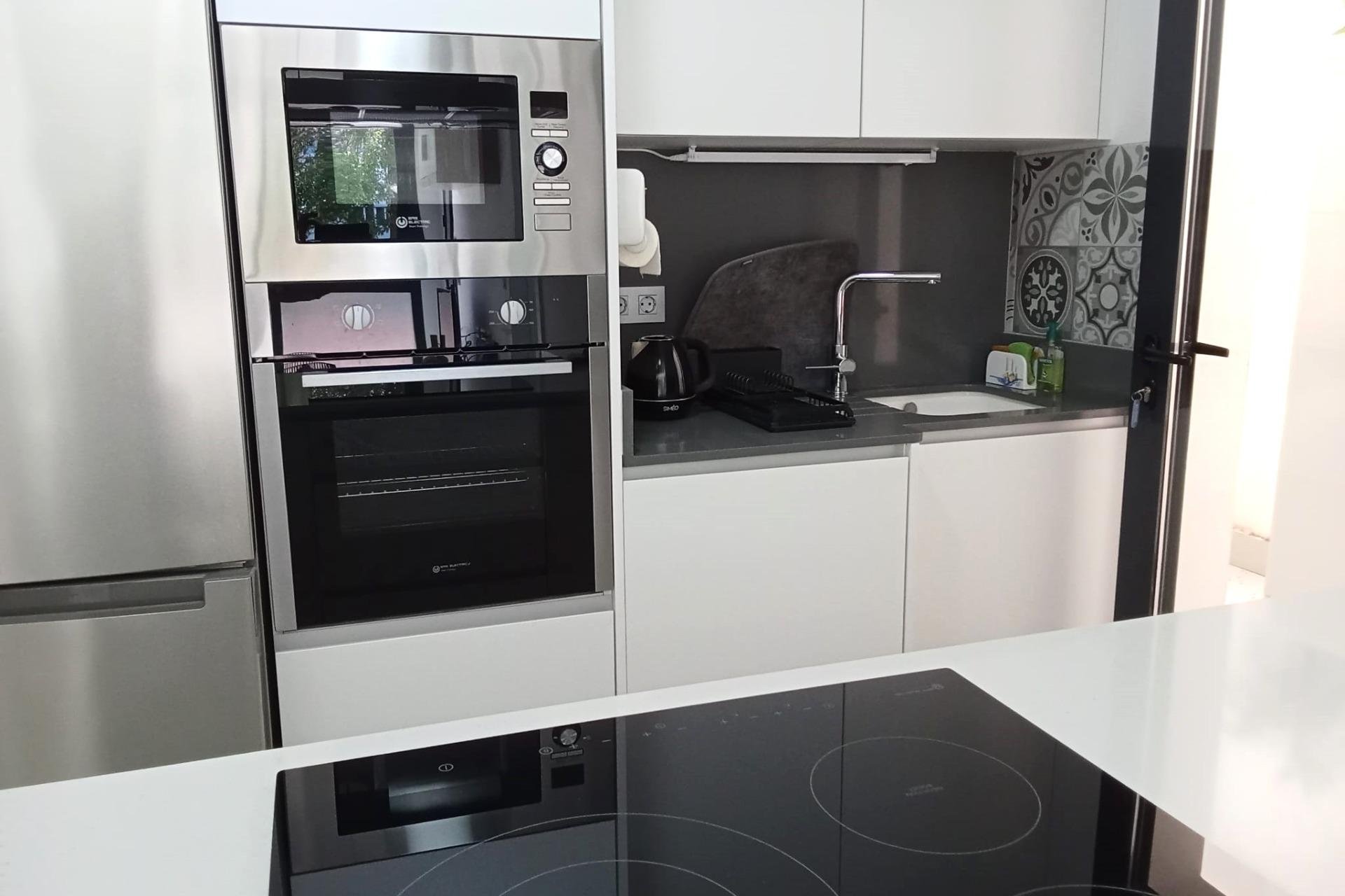 Használt Ingatlanok - Apartman -
Torrevieja - Estacion De Autobuses